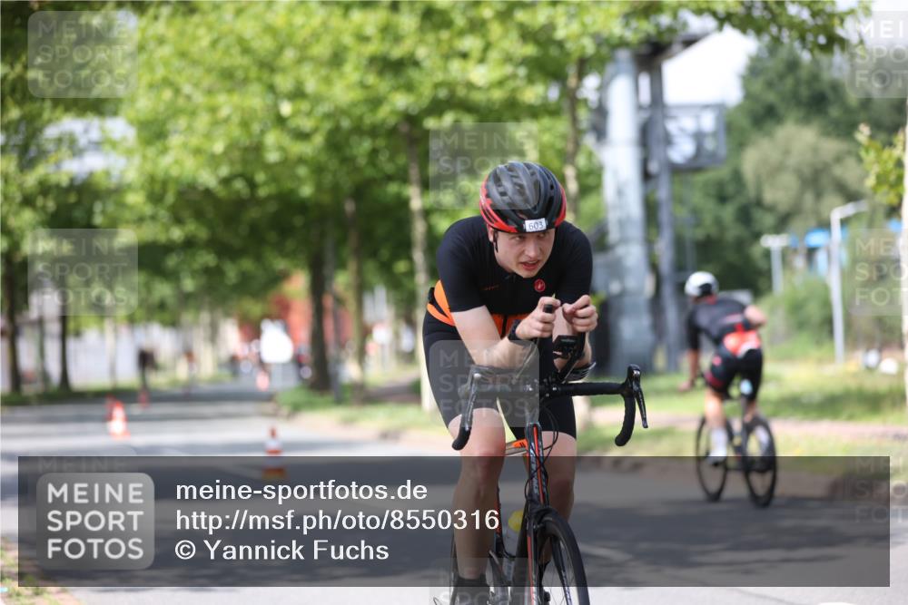 10.08.2025 - GEWOBA Citytriathlon Bremen Yannick Fuchs http://msf.ph/oto/8550316 10.08.2025 12:23:02 Radfahren 589, 603, 658, 690, 714, 729, 921, 934 meine-sportfotos.de