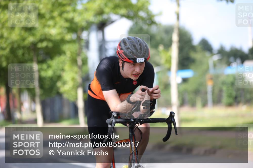 10.08.2025 - GEWOBA Citytriathlon Bremen Yannick Fuchs http://msf.ph/oto/8550317 10.08.2025 12:23:02 Radfahren 589, 603, 658, 690, 714, 729, 921, 934 meine-sportfotos.de