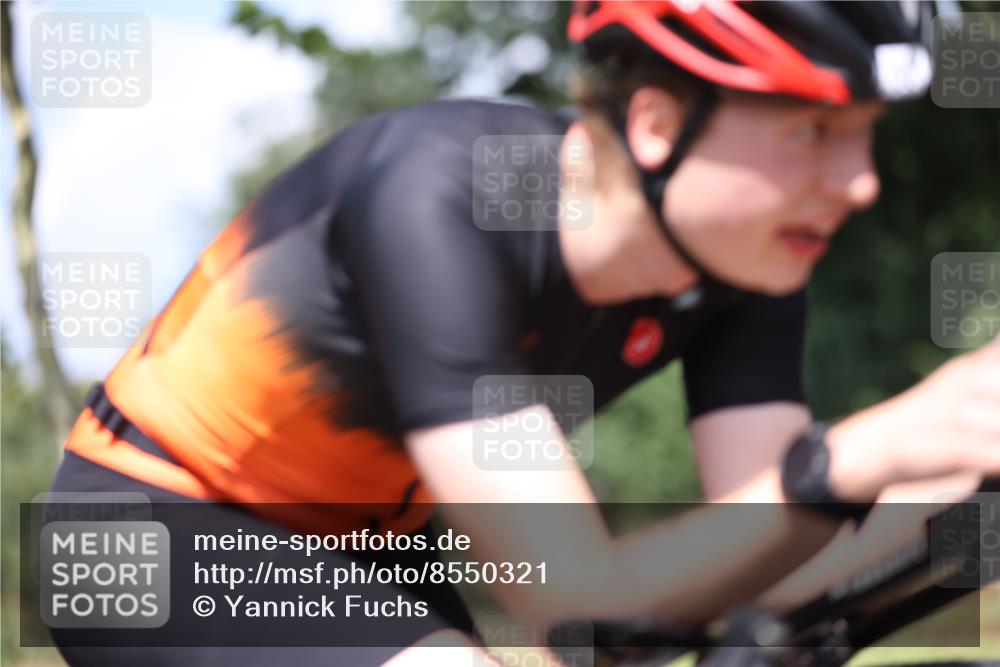 10.08.2025 - GEWOBA Citytriathlon Bremen Yannick Fuchs http://msf.ph/oto/8550321 10.08.2025 12:23:03 Radfahren 589, 603, 658, 690, 714, 729, 921, 934 meine-sportfotos.de