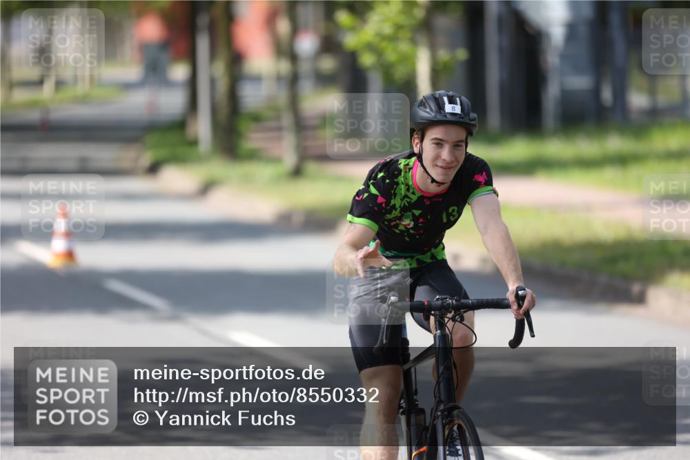 10.08.2025 - GEWOBA Citytriathlon Bremen Yannick Fuchs http://msf.ph/oto/8550332 10.08.2025 14:13:06 Radfahren 8, 95, 107, 148 meine-sportfotos.de