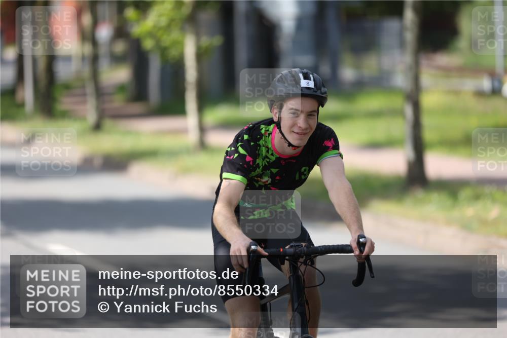10.08.2025 - GEWOBA Citytriathlon Bremen Yannick Fuchs http://msf.ph/oto/8550334 10.08.2025 14:13:07 Radfahren 8, 95, 107 meine-sportfotos.de