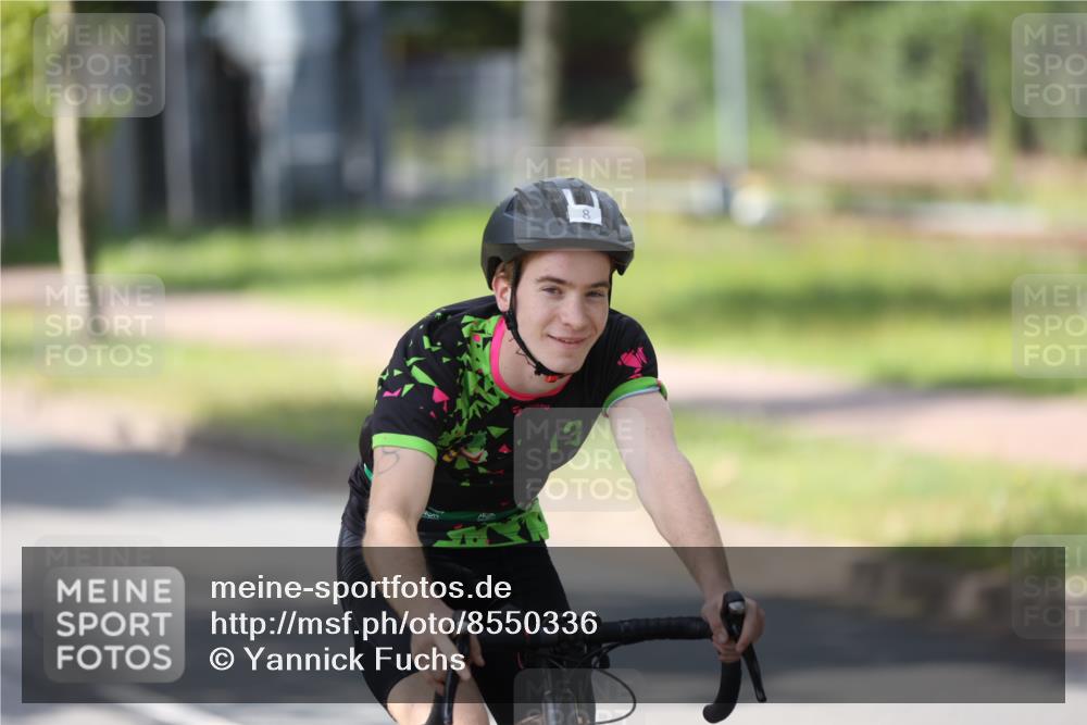 10.08.2025 - GEWOBA Citytriathlon Bremen Yannick Fuchs http://msf.ph/oto/8550336 10.08.2025 14:13:07 Radfahren 8, 95, 107 meine-sportfotos.de
