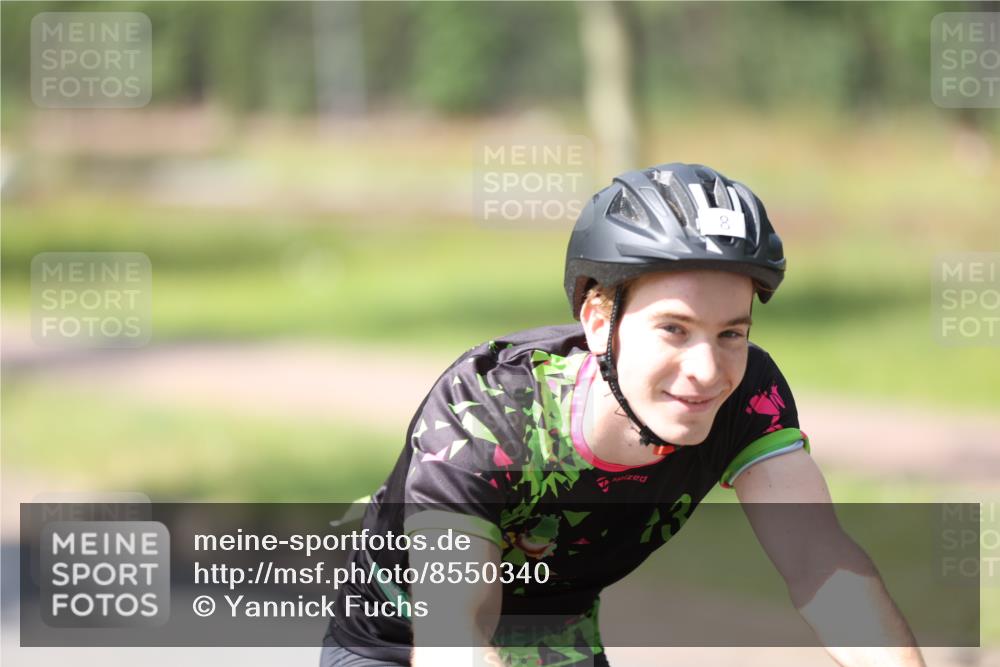 10.08.2025 - GEWOBA Citytriathlon Bremen Yannick Fuchs http://msf.ph/oto/8550340 10.08.2025 14:13:07 Radfahren 8, 95, 107 meine-sportfotos.de