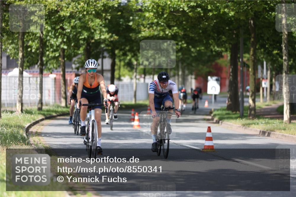 10.08.2025 - GEWOBA Citytriathlon Bremen Yannick Fuchs http://msf.ph/oto/8550341 10.08.2025 12:23:12 Radfahren 589, 603, 606, 638, 740, 921, 934, 953 meine-sportfotos.de