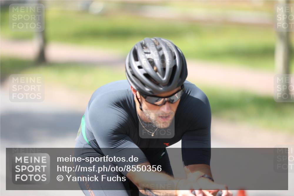 10.08.2025 - GEWOBA Citytriathlon Bremen Yannick Fuchs http://msf.ph/oto/8550356 10.08.2025 14:13:14 Radfahren 8, 104, 107 meine-sportfotos.de