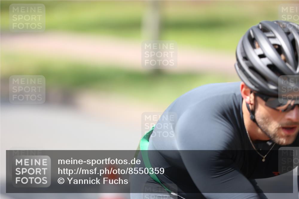 10.08.2025 - GEWOBA Citytriathlon Bremen Yannick Fuchs http://msf.ph/oto/8550359 10.08.2025 14:13:14 Radfahren 8, 104, 107 meine-sportfotos.de
