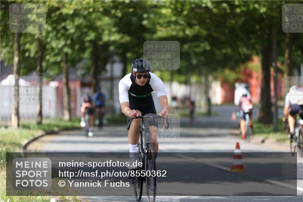 10.08.2025 - GEWOBA Citytriathlon Bremen Yannick Fuchs http://msf.ph/oto/8550362 10.08.2025 12:23:16 Radfahren 589, 603, 606, 638, 696, 740, 754, 802, 921, 934, 953 meine-sportfotos.de