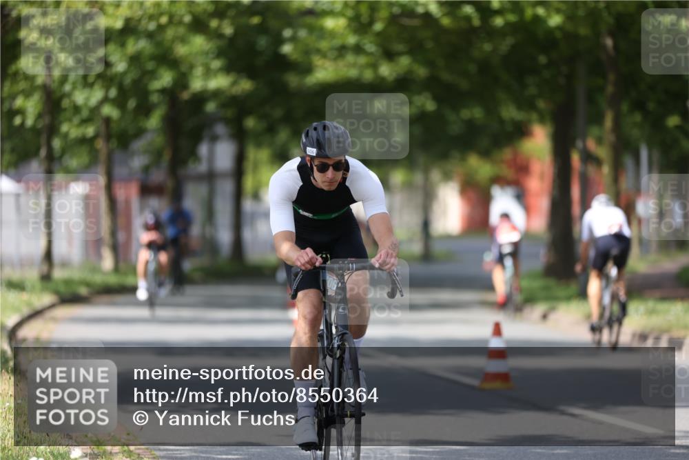 10.08.2025 - GEWOBA Citytriathlon Bremen Yannick Fuchs http://msf.ph/oto/8550364 10.08.2025 12:23:16 Radfahren 589, 603, 606, 638, 696, 740, 754, 802, 921, 934, 953 meine-sportfotos.de