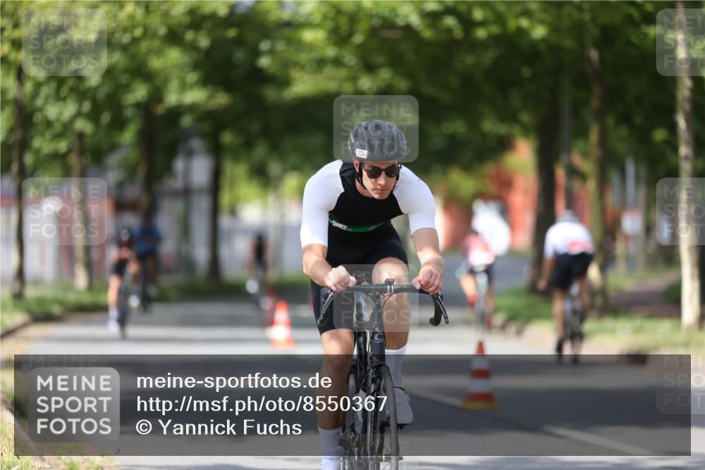 10.08.2025 - GEWOBA Citytriathlon Bremen Yannick Fuchs http://msf.ph/oto/8550367 10.08.2025 12:23:16 Radfahren 589, 603, 606, 638, 696, 740, 754, 802, 921, 934, 953 meine-sportfotos.de