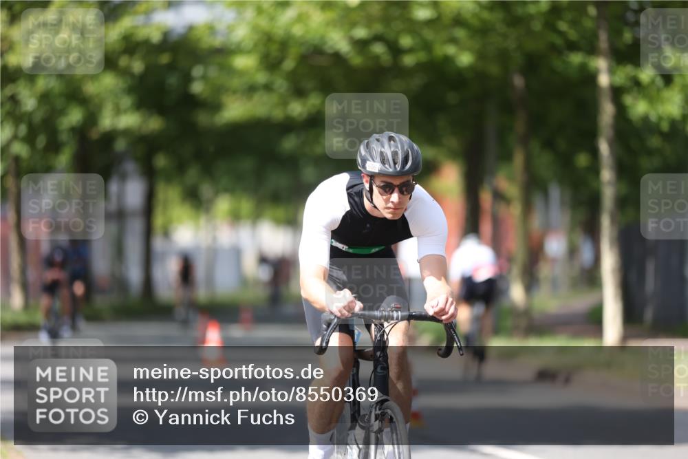 10.08.2025 - GEWOBA Citytriathlon Bremen Yannick Fuchs http://msf.ph/oto/8550369 10.08.2025 12:23:17 Radfahren 589, 603, 606, 638, 696, 740, 754, 802, 921, 934, 953 meine-sportfotos.de