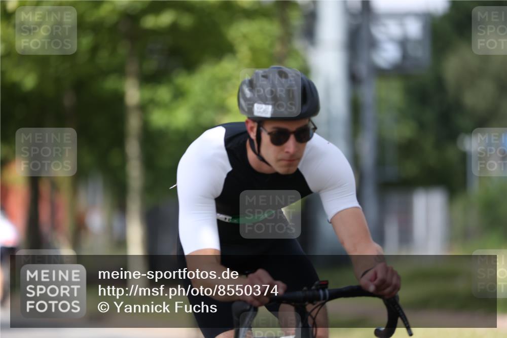 10.08.2025 - GEWOBA Citytriathlon Bremen Yannick Fuchs http://msf.ph/oto/8550374 10.08.2025 12:23:17 Radfahren 589, 603, 606, 638, 696, 740, 754, 802, 921, 934, 953 meine-sportfotos.de