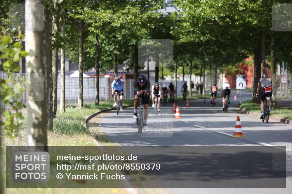 10.08.2025 - GEWOBA Citytriathlon Bremen Yannick Fuchs http://msf.ph/oto/8550379 10.08.2025 12:23:18 Radfahren 589, 603, 606, 638, 696, 740, 754, 802, 921, 934, 953 meine-sportfotos.de