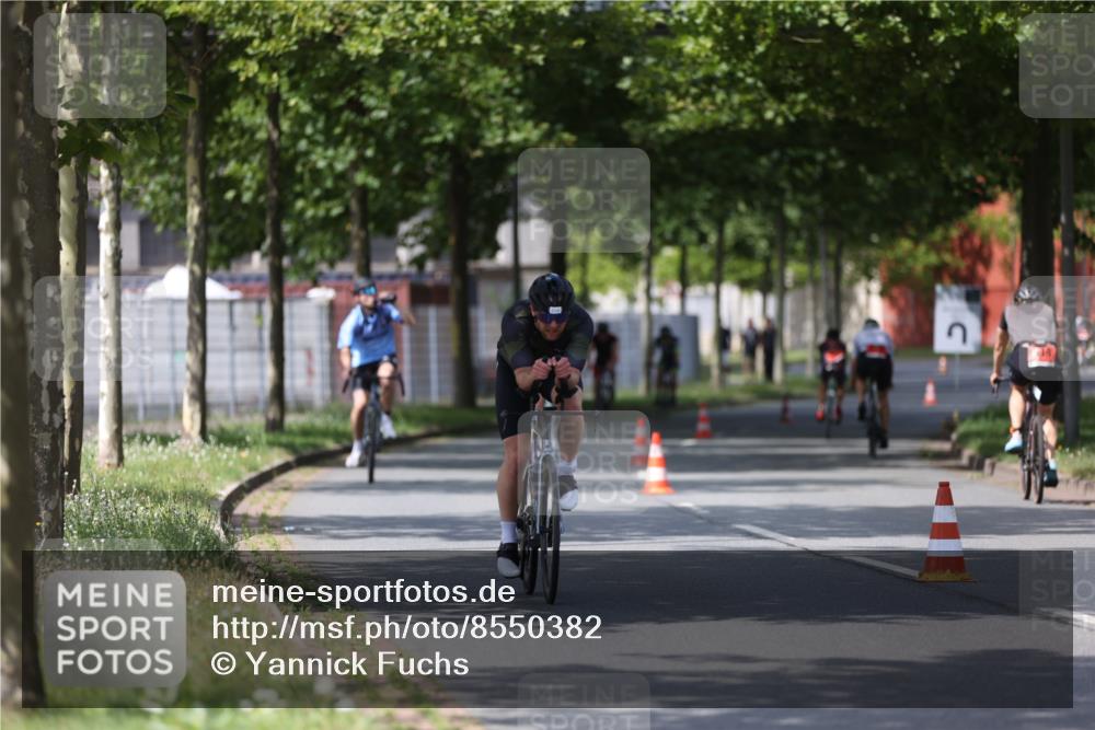 10.08.2025 - GEWOBA Citytriathlon Bremen Yannick Fuchs http://msf.ph/oto/8550382 10.08.2025 12:23:19 Radfahren 589, 606, 638, 696, 740, 754, 802, 921, 934, 953 meine-sportfotos.de
