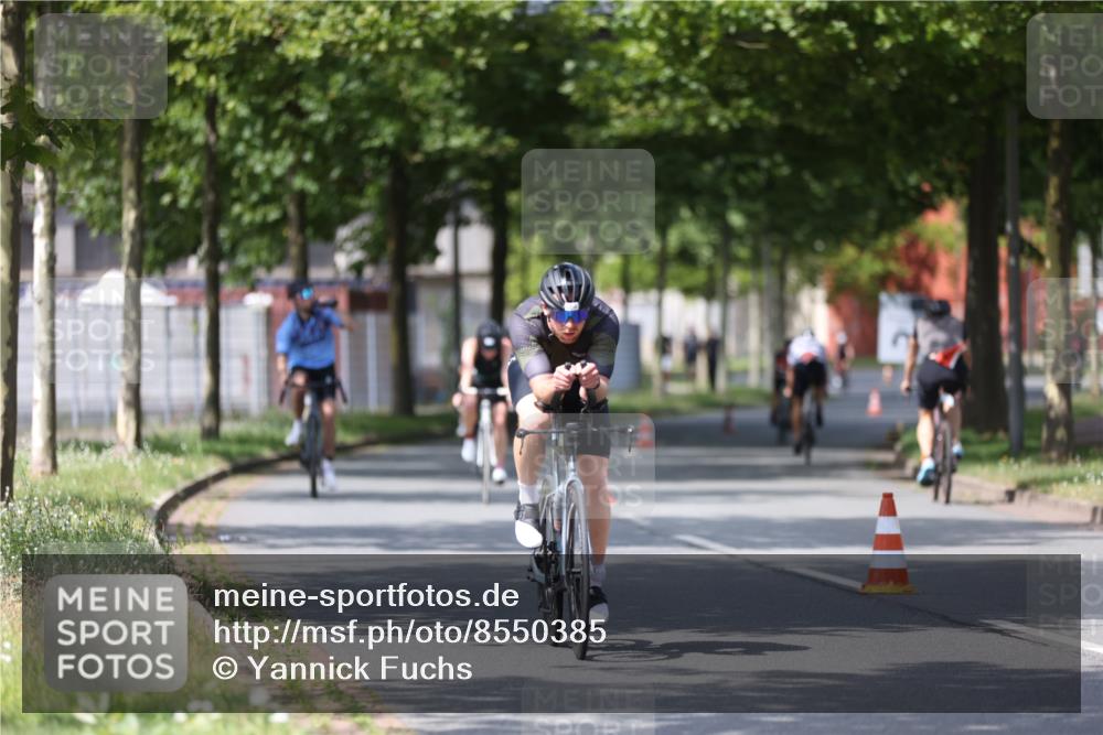 10.08.2025 - GEWOBA Citytriathlon Bremen Yannick Fuchs http://msf.ph/oto/8550385 10.08.2025 12:23:19 Radfahren 589, 606, 638, 696, 740, 754, 802, 921, 934, 953 meine-sportfotos.de