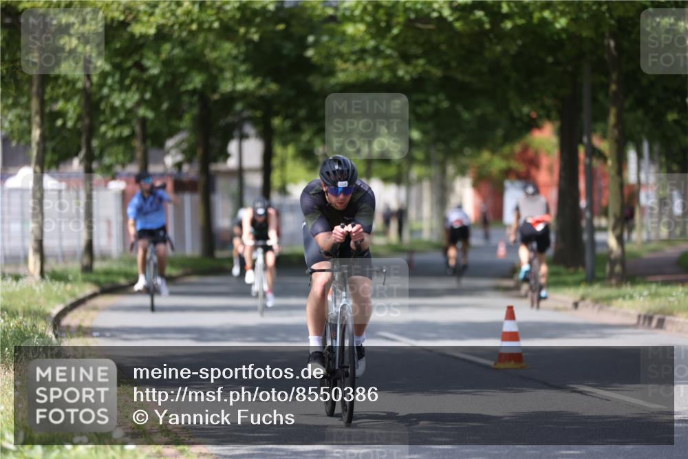 10.08.2025 - GEWOBA Citytriathlon Bremen Yannick Fuchs http://msf.ph/oto/8550386 10.08.2025 12:23:19 Radfahren 589, 606, 638, 696, 740, 754, 802, 921, 934, 953 meine-sportfotos.de