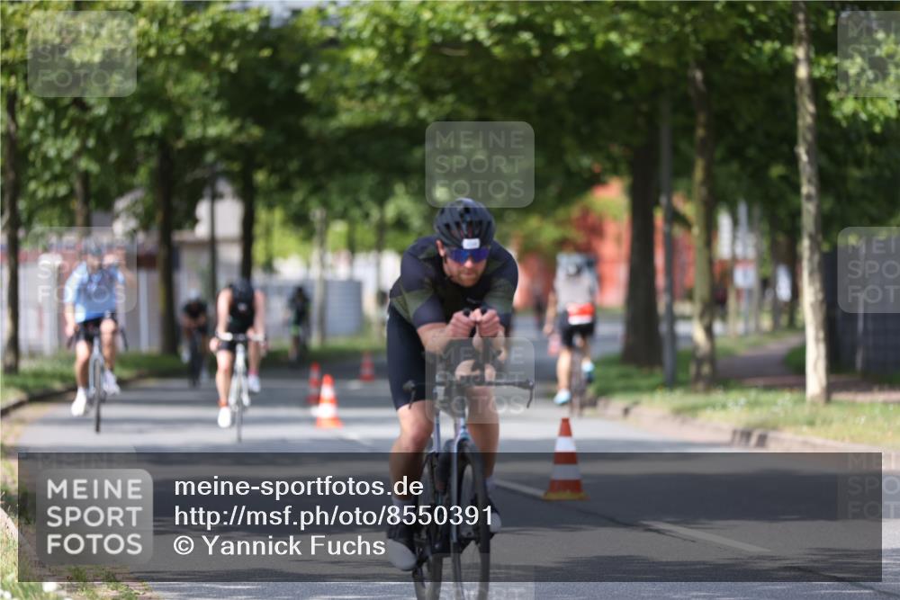 10.08.2025 - GEWOBA Citytriathlon Bremen Yannick Fuchs http://msf.ph/oto/8550391 10.08.2025 12:23:20 Radfahren 589, 606, 638, 696, 740, 754, 802, 921, 934, 953 meine-sportfotos.de
