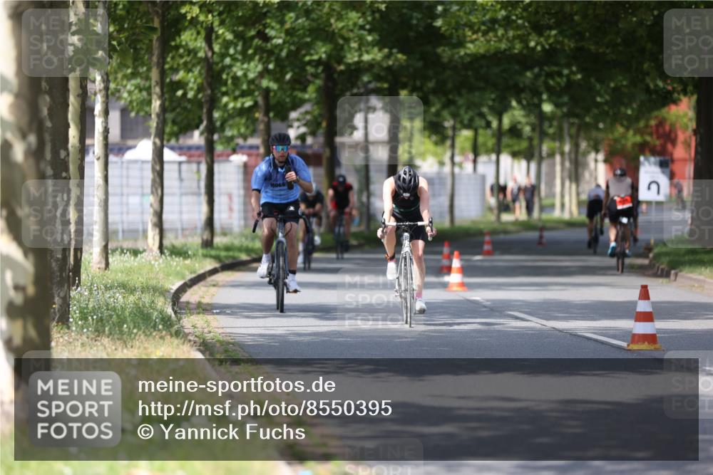 10.08.2025 - GEWOBA Citytriathlon Bremen Yannick Fuchs http://msf.ph/oto/8550395 10.08.2025 12:23:21 Radfahren 589, 606, 638, 696, 740, 754, 802, 921, 934, 945, 953 meine-sportfotos.de