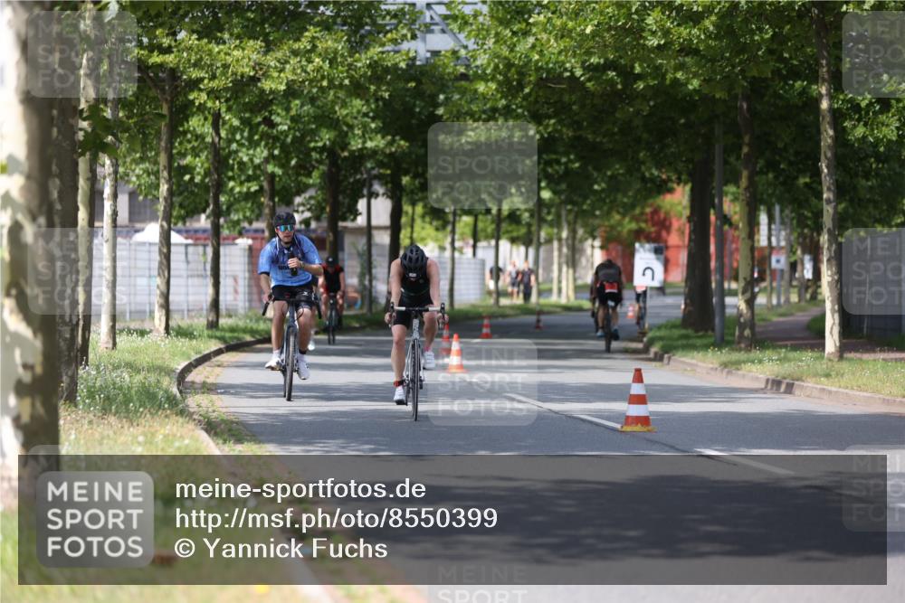 10.08.2025 - GEWOBA Citytriathlon Bremen Yannick Fuchs http://msf.ph/oto/8550399 10.08.2025 12:23:21 Radfahren 589, 606, 638, 696, 740, 754, 802, 921, 934, 945, 953 meine-sportfotos.de