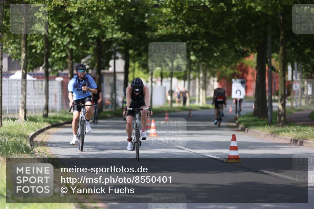 10.08.2025 - GEWOBA Citytriathlon Bremen Yannick Fuchs http://msf.ph/oto/8550401 10.08.2025 12:23:21 Radfahren 589, 606, 638, 696, 740, 754, 802, 921, 934, 945, 953 meine-sportfotos.de