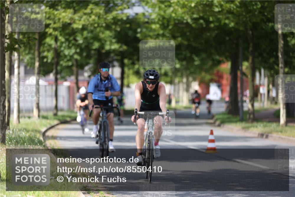 10.08.2025 - GEWOBA Citytriathlon Bremen Yannick Fuchs http://msf.ph/oto/8550410 10.08.2025 12:23:22 Radfahren 589, 606, 638, 696, 740, 754, 802, 921, 934, 945, 953 meine-sportfotos.de