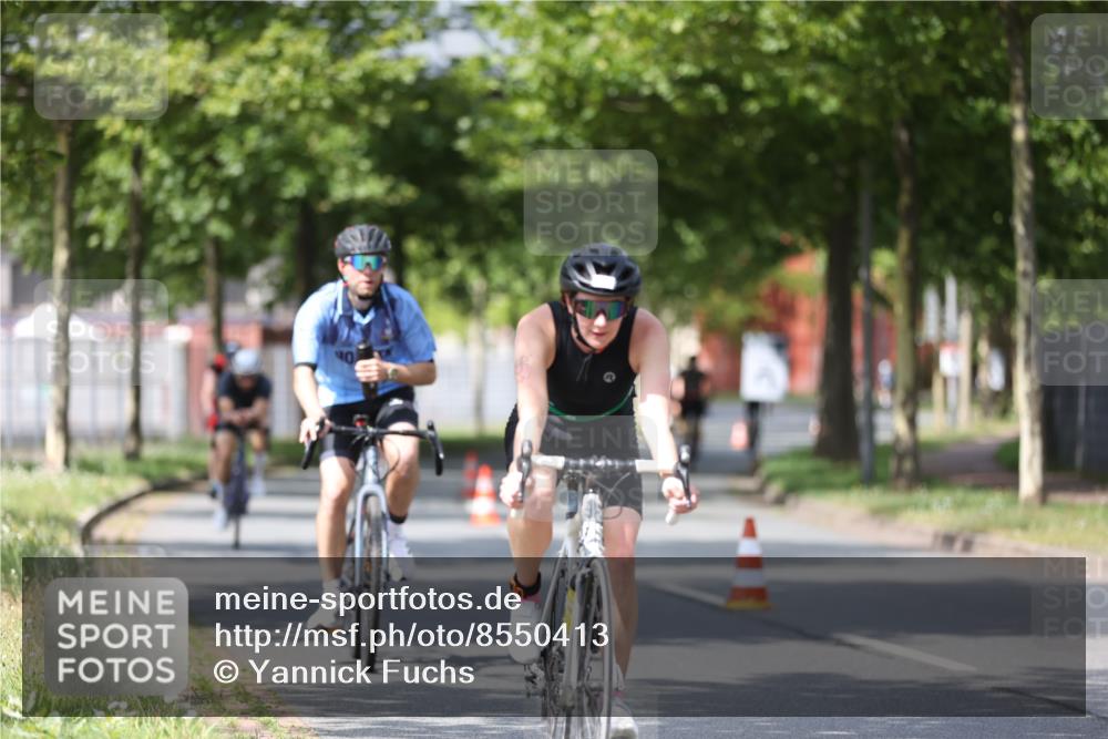 10.08.2025 - GEWOBA Citytriathlon Bremen Yannick Fuchs http://msf.ph/oto/8550413 10.08.2025 12:23:23 Radfahren 589, 606, 638, 696, 740, 754, 802, 921, 934, 945, 953 meine-sportfotos.de