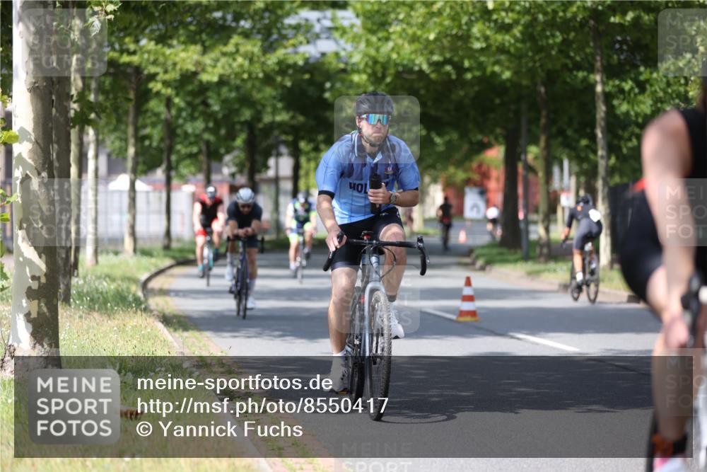 10.08.2025 - GEWOBA Citytriathlon Bremen Yannick Fuchs http://msf.ph/oto/8550417 10.08.2025 12:23:23 Radfahren 589, 606, 638, 696, 740, 754, 802, 921, 934, 945, 953 meine-sportfotos.de