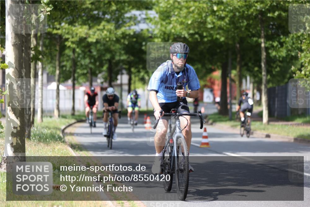 10.08.2025 - GEWOBA Citytriathlon Bremen Yannick Fuchs http://msf.ph/oto/8550420 10.08.2025 12:23:24 Radfahren 589, 606, 638, 696, 740, 754, 802, 921, 934, 945, 953 meine-sportfotos.de