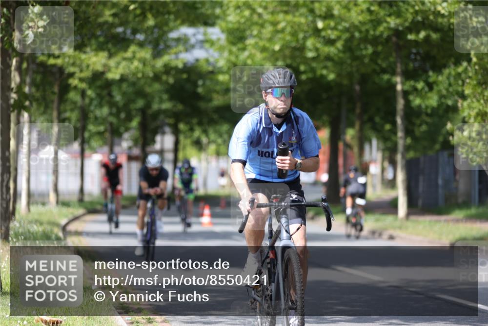 10.08.2025 - GEWOBA Citytriathlon Bremen Yannick Fuchs http://msf.ph/oto/8550421 10.08.2025 12:23:24 Radfahren 589, 606, 638, 696, 740, 754, 802, 921, 934, 945, 953 meine-sportfotos.de