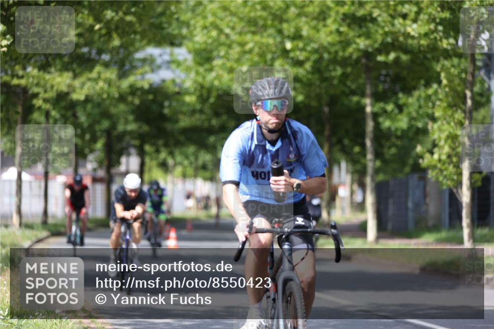 10.08.2025 - GEWOBA Citytriathlon Bremen Yannick Fuchs http://msf.ph/oto/8550423 10.08.2025 12:23:24 Radfahren 589, 606, 638, 696, 740, 754, 802, 921, 934, 945, 953 meine-sportfotos.de