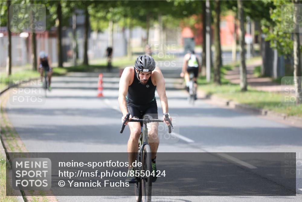 10.08.2025 - GEWOBA Citytriathlon Bremen Yannick Fuchs http://msf.ph/oto/8550424 10.08.2025 14:13:31 Radfahren 14, 26, 44, 104, 112, 175 meine-sportfotos.de