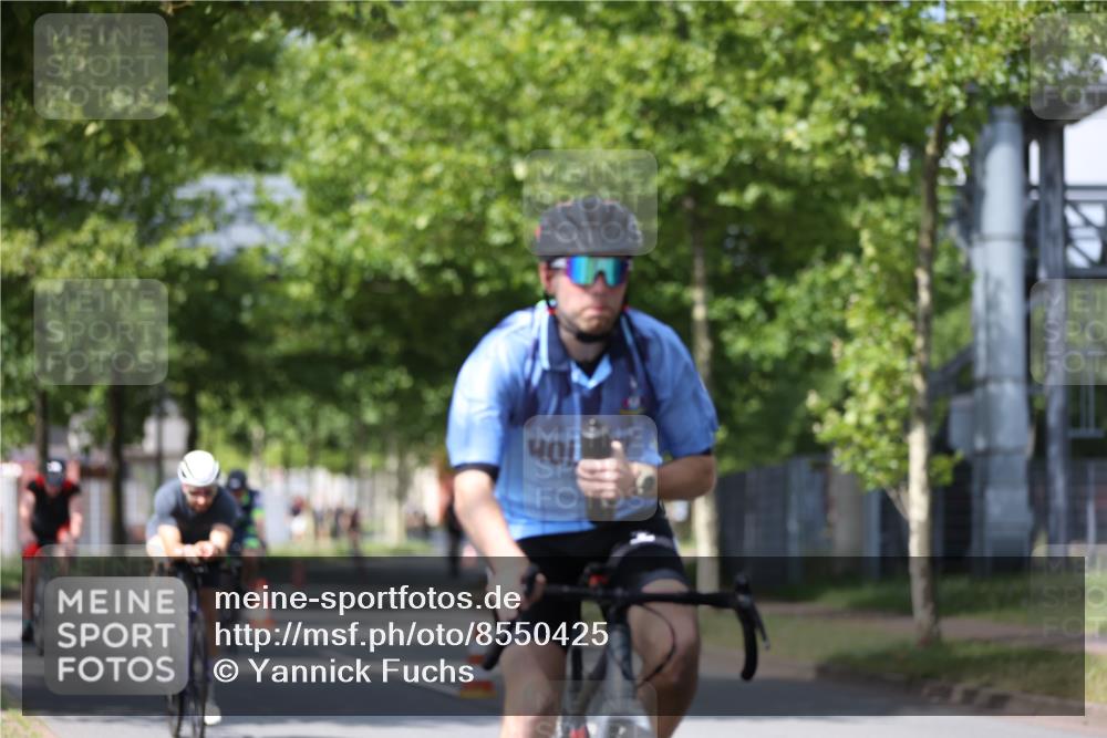 10.08.2025 - GEWOBA Citytriathlon Bremen Yannick Fuchs http://msf.ph/oto/8550425 10.08.2025 12:23:24 Radfahren 589, 606, 638, 696, 740, 754, 802, 921, 934, 945, 953 meine-sportfotos.de