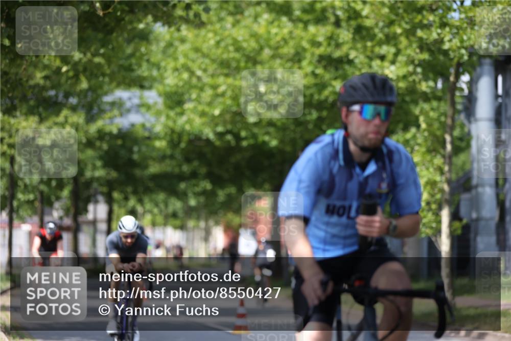 10.08.2025 - GEWOBA Citytriathlon Bremen Yannick Fuchs http://msf.ph/oto/8550427 10.08.2025 12:23:24 Radfahren 589, 606, 638, 696, 740, 754, 802, 921, 934, 945, 953 meine-sportfotos.de