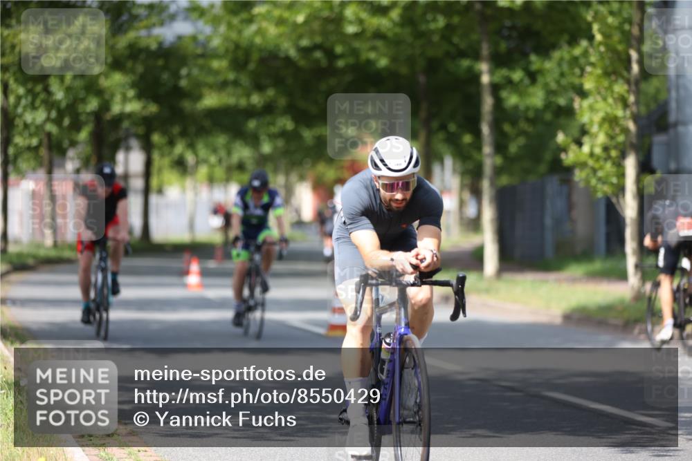 10.08.2025 - GEWOBA Citytriathlon Bremen Yannick Fuchs http://msf.ph/oto/8550429 10.08.2025 12:23:25 Radfahren 589, 606, 638, 696, 740, 754, 802, 921, 934, 945, 953 meine-sportfotos.de