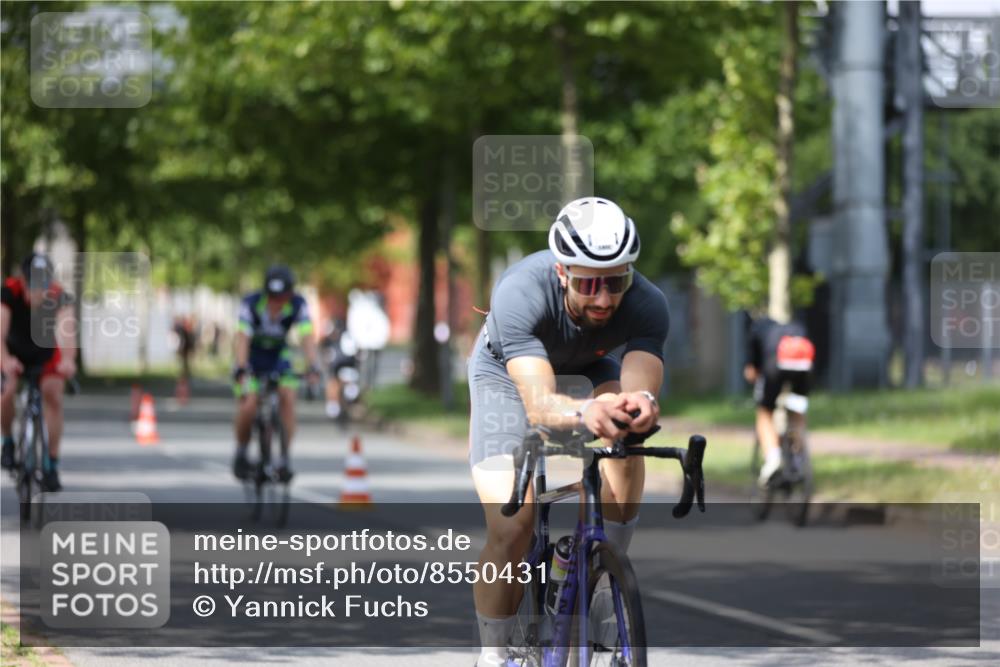 10.08.2025 - GEWOBA Citytriathlon Bremen Yannick Fuchs http://msf.ph/oto/8550431 10.08.2025 12:23:25 Radfahren 589, 606, 638, 696, 740, 754, 802, 921, 934, 945, 953 meine-sportfotos.de