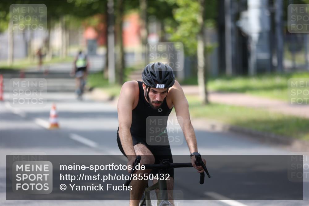 10.08.2025 - GEWOBA Citytriathlon Bremen Yannick Fuchs http://msf.ph/oto/8550432 10.08.2025 14:13:31 Radfahren 14, 26, 44, 104, 112, 175 meine-sportfotos.de