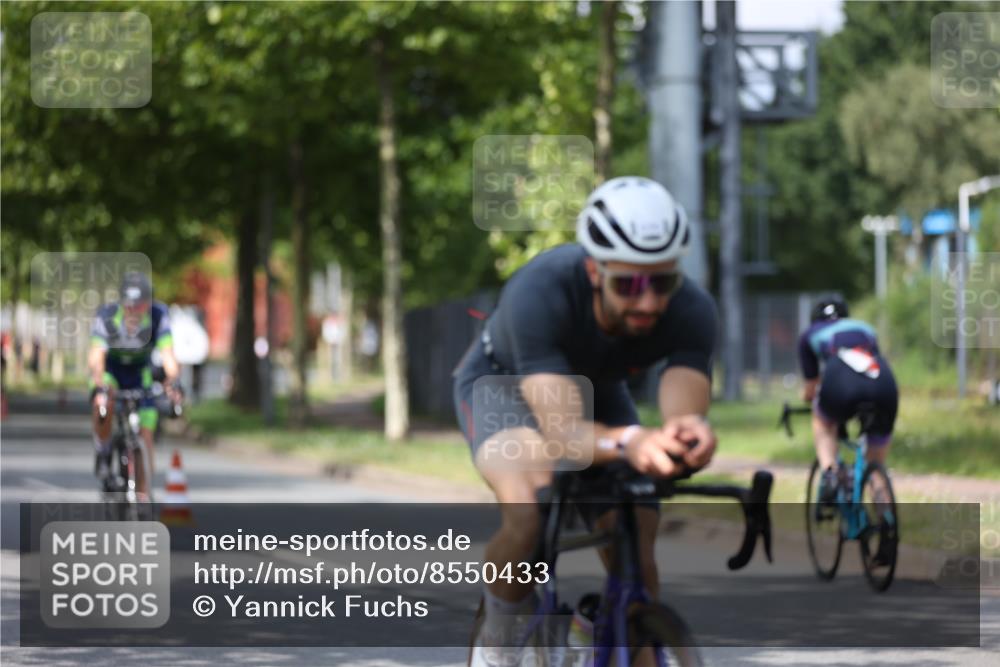 10.08.2025 - GEWOBA Citytriathlon Bremen Yannick Fuchs http://msf.ph/oto/8550433 10.08.2025 12:23:25 Radfahren 589, 606, 638, 696, 740, 754, 802, 921, 934, 945, 953 meine-sportfotos.de