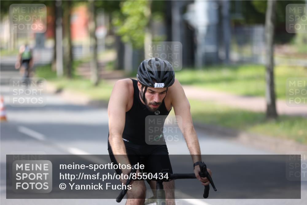 10.08.2025 - GEWOBA Citytriathlon Bremen Yannick Fuchs http://msf.ph/oto/8550434 10.08.2025 14:13:32 Radfahren 14, 26, 44, 104, 112, 175 meine-sportfotos.de