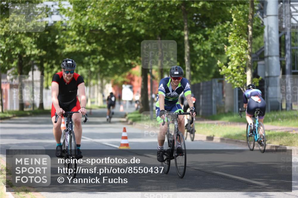 10.08.2025 - GEWOBA Citytriathlon Bremen Yannick Fuchs http://msf.ph/oto/8550437 10.08.2025 12:23:26 Radfahren 589, 606, 638, 696, 740, 754, 802, 921, 934, 945, 953 meine-sportfotos.de