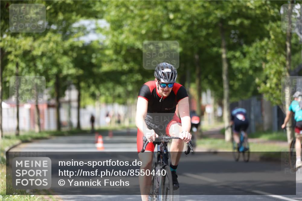 10.08.2025 - GEWOBA Citytriathlon Bremen Yannick Fuchs http://msf.ph/oto/8550440 10.08.2025 12:23:27 Radfahren 589, 606, 638, 696, 740, 754, 802, 921, 934, 945, 953, 983 meine-sportfotos.de
