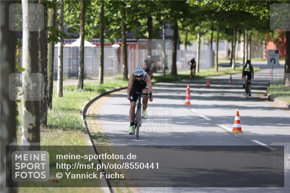 10.08.2025 - GEWOBA Citytriathlon Bremen Yannick Fuchs http://msf.ph/oto/8550441 10.08.2025 14:13:33 Radfahren 14, 26, 44, 104, 112, 175 meine-sportfotos.de