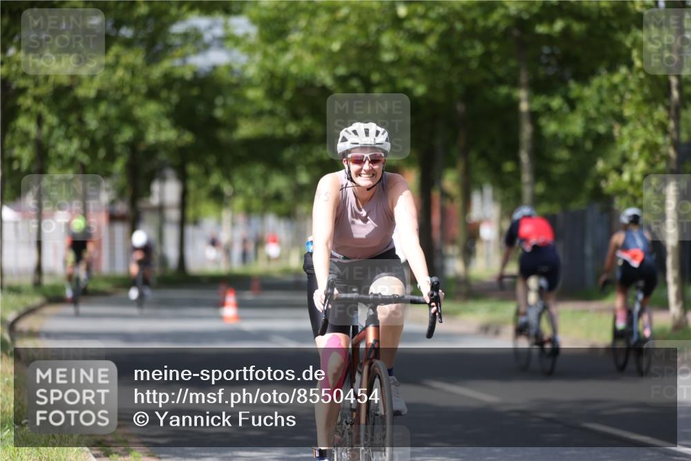 10.08.2025 - GEWOBA Citytriathlon Bremen Yannick Fuchs http://msf.ph/oto/8550454 10.08.2025 12:23:35 Radfahren 696, 746, 754, 797, 802, 831, 945, 953, 983 meine-sportfotos.de