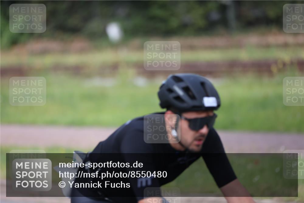10.08.2025 - GEWOBA Citytriathlon Bremen Yannick Fuchs http://msf.ph/oto/8550480 10.08.2025 12:24:10 Radfahren 557, 614, 650, 706, 723, 815, 879, 944, 1028 meine-sportfotos.de