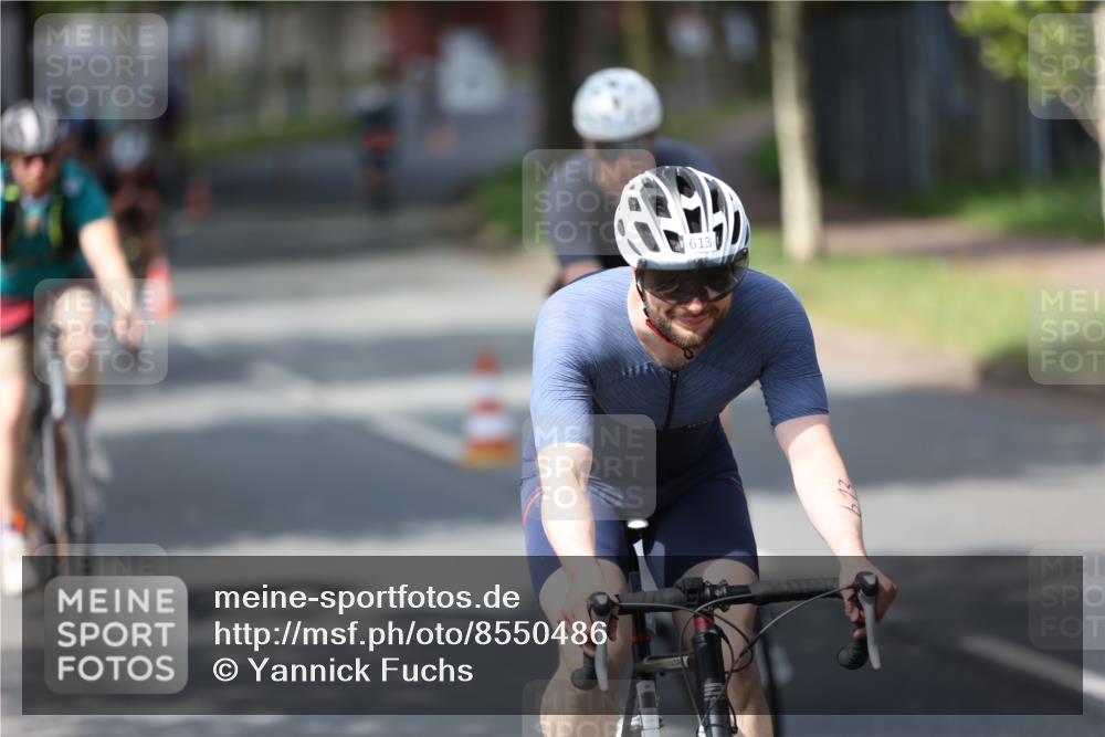 10.08.2025 - GEWOBA Citytriathlon Bremen Yannick Fuchs http://msf.ph/oto/8550486 10.08.2025 12:24:25 Radfahren 557, 613, 623, 650, 660, 705, 723, 724, 779, 809, 883, 925, 944, 964, 1036 meine-sportfotos.de