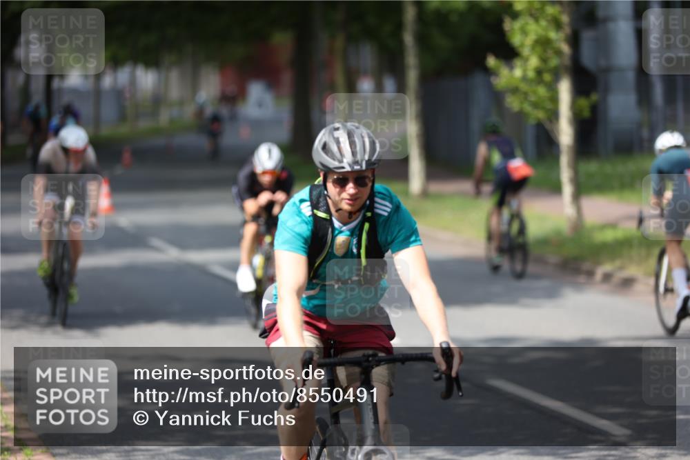 10.08.2025 - GEWOBA Citytriathlon Bremen Yannick Fuchs http://msf.ph/oto/8550491 10.08.2025 12:24:26 Radfahren 557, 613, 623, 650, 660, 705, 723, 724, 779, 809, 883, 925, 944, 964, 1036 meine-sportfotos.de