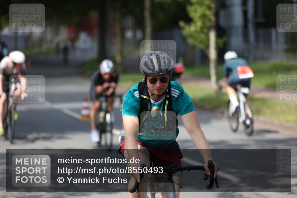 10.08.2025 - GEWOBA Citytriathlon Bremen Yannick Fuchs http://msf.ph/oto/8550493 10.08.2025 12:24:26 Radfahren 557, 613, 623, 650, 660, 705, 723, 724, 779, 809, 883, 925, 944, 964, 1036 meine-sportfotos.de