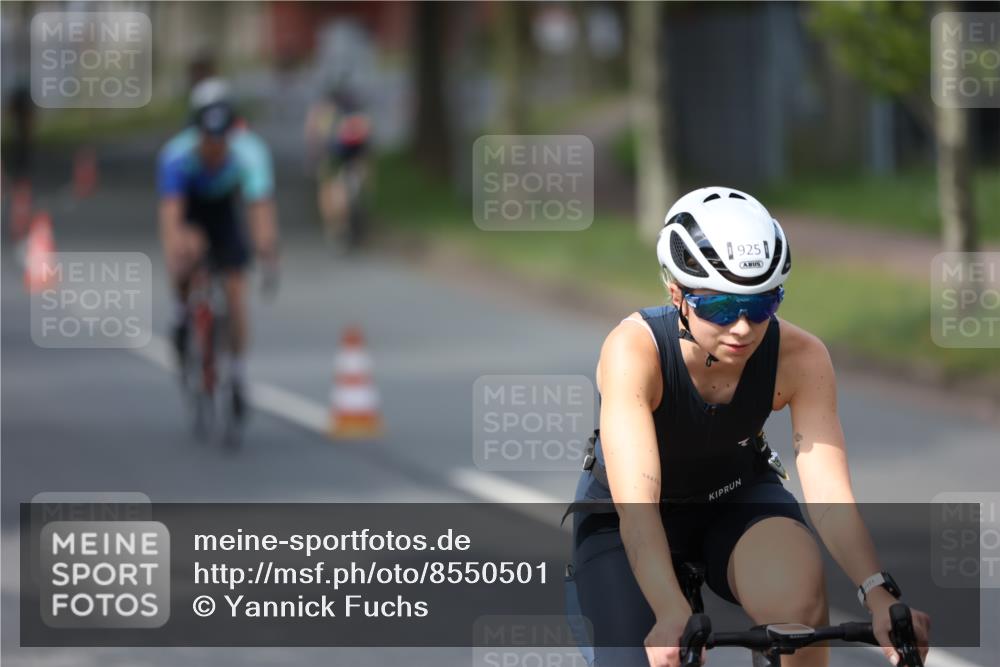 10.08.2025 - GEWOBA Citytriathlon Bremen Yannick Fuchs http://msf.ph/oto/8550501 10.08.2025 12:24:29 Radfahren 557, 613, 623, 660, 672, 705, 723, 724, 779, 809, 883, 925, 944, 964, 1006, 1036 meine-sportfotos.de
