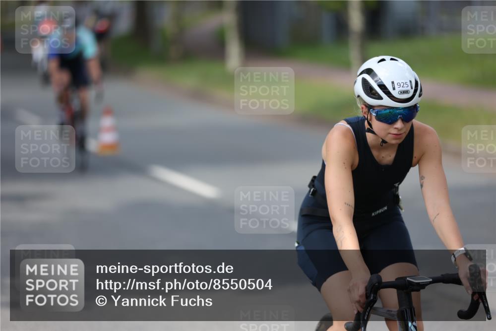 10.08.2025 - GEWOBA Citytriathlon Bremen Yannick Fuchs http://msf.ph/oto/8550504 10.08.2025 12:24:29 Radfahren 557, 613, 623, 660, 672, 705, 723, 724, 779, 809, 883, 925, 944, 964, 1006, 1036 meine-sportfotos.de