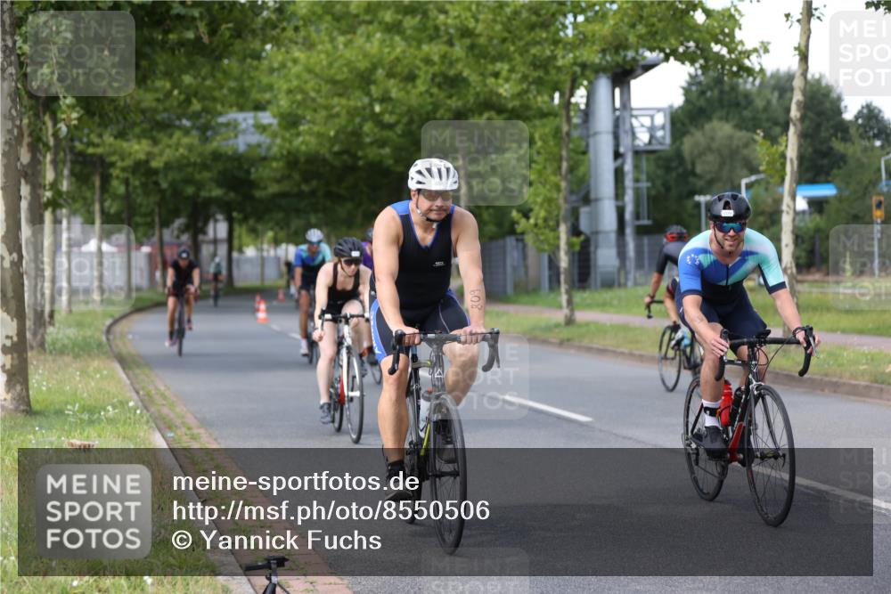 10.08.2025 - GEWOBA Citytriathlon Bremen Yannick Fuchs http://msf.ph/oto/8550506 10.08.2025 12:24:31 Radfahren 557, 597, 613, 623, 660, 672, 705, 723, 724, 779, 809, 883, 925, 944, 964, 1006, 1036 meine-sportfotos.de