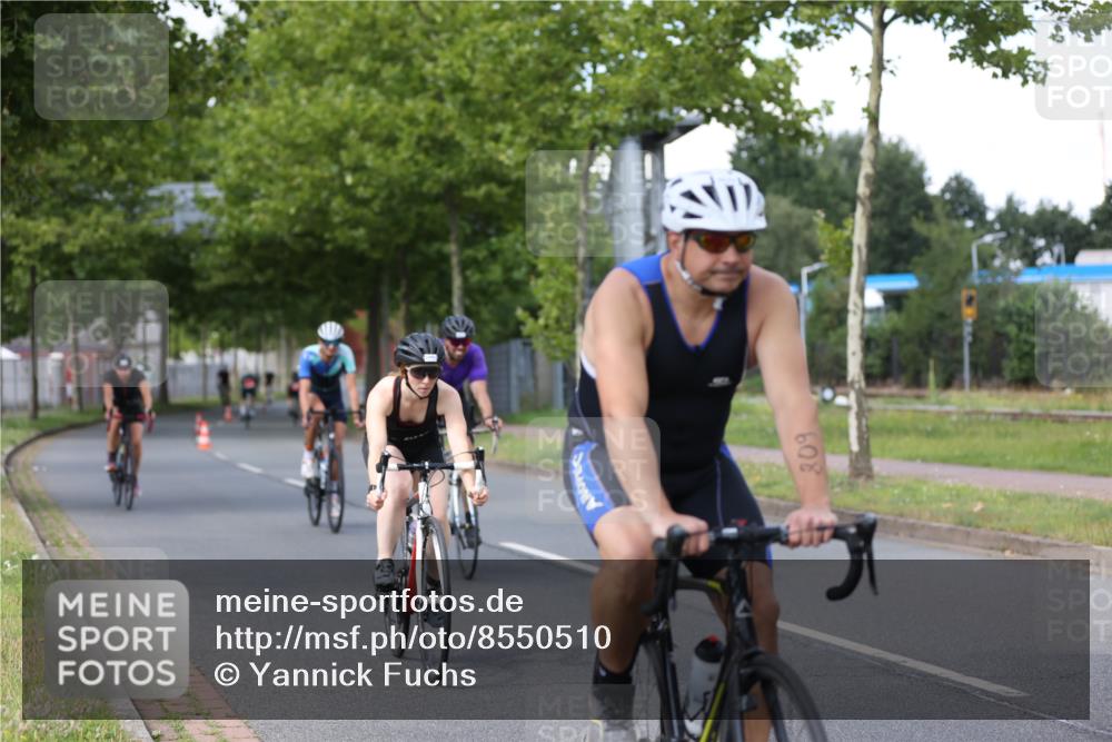 10.08.2025 - GEWOBA Citytriathlon Bremen Yannick Fuchs http://msf.ph/oto/8550510 10.08.2025 12:24:31 Radfahren 557, 597, 613, 623, 660, 672, 705, 723, 724, 779, 809, 883, 925, 944, 964, 1006, 1036 meine-sportfotos.de