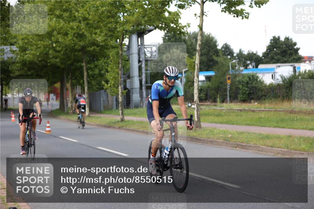 10.08.2025 - GEWOBA Citytriathlon Bremen Yannick Fuchs http://msf.ph/oto/8550515 10.08.2025 12:24:32 Radfahren 557, 597, 613, 623, 660, 672, 705, 724, 779, 809, 883, 925, 964, 1006, 1036 meine-sportfotos.de